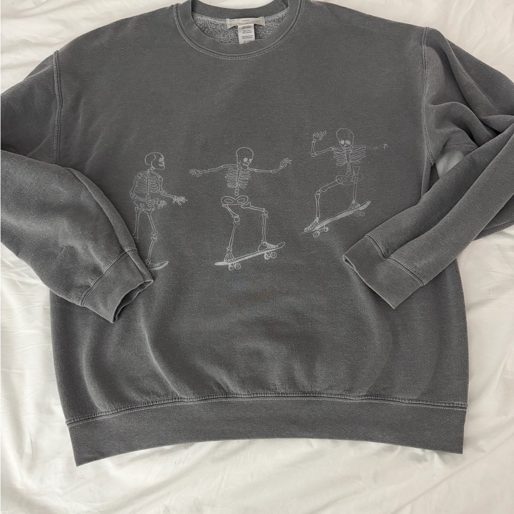 ☠️LOWEST PRICE☠️Urban Outfitters Gray Skeleton Skateboard Sweater